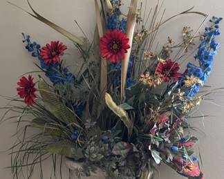 Floral wall pocket arrangement