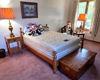 Nice Vintage Maple bedroom set made by Statton. All pieces sold separately