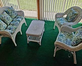 (4) piece vintage wicker set with cushions
