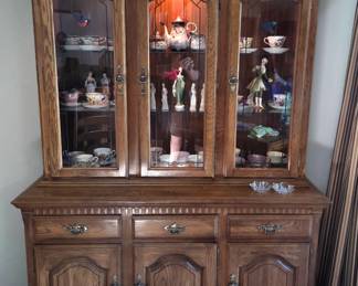 Kincade Dining room Hutch (2 Piece) that lights up