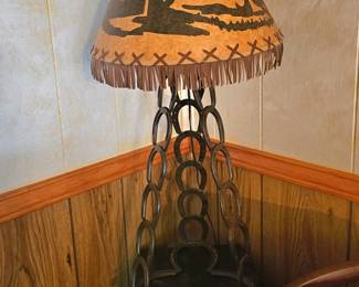 Horse shoe table lamp