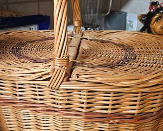 basket with lid