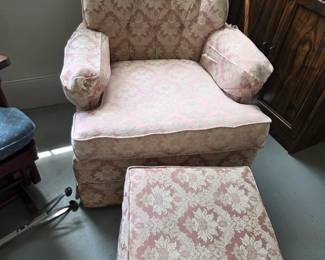 #93	Pink/Cream Button Back Swivel Rocker w/Storage Box Matching Ottoman 	 $45.00 