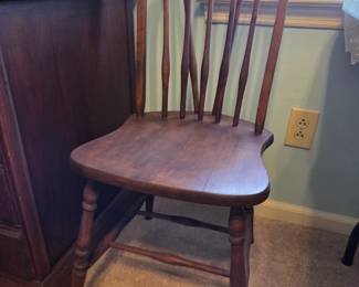 #32	Wood Round Windsor Style Chair	 $20.00 