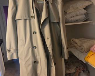 #157	Vintage London Fog Trench Coat Men's 42 Reg Tan with zipped liner	 $40.00 