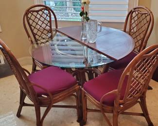 Beautiful Rattan  Table with 4 chairs and table pad