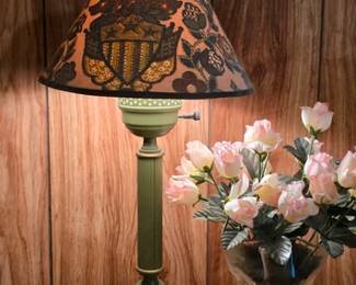 Vintage tin base lamp