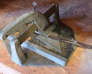 Tile cutter