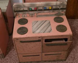 Wolverine toy tin kitchen sink, part of 4 piece kitchen set