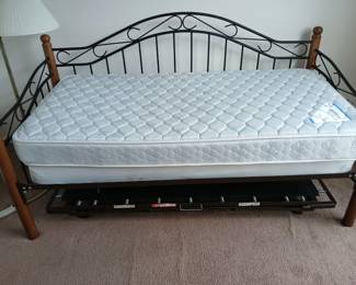 Trundle bed
