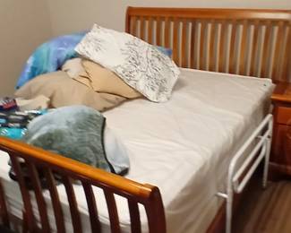 Queen size bed to maching befroom set