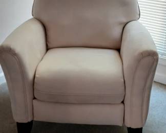 Very clean, comfortable arm chair, no issues
