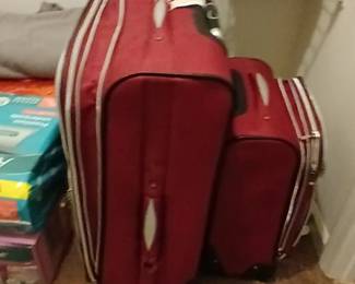 Mire pics of luggage set