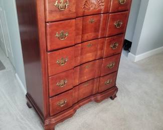 Vaughan Bassett bedroom suite: 5-drawer dresser