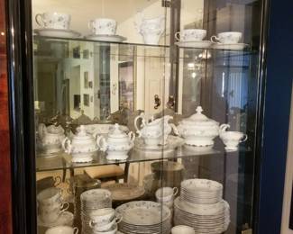 Complete dinnerware set