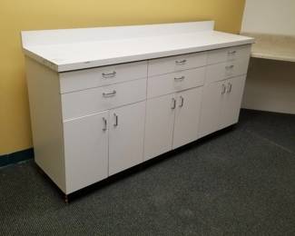 Base cabinet