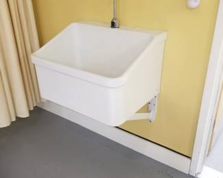 Utility sink