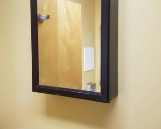 Mirrored cabinet