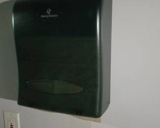 Paper towel dispenser