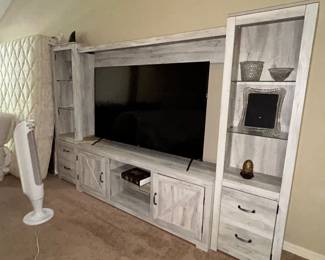 ENTERTAINMENT CABINET FLAT SCREEN TV