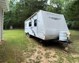 2010 STREAMLITE CAMPER SELLING AS IS