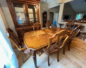 TABLE & CHAIRS