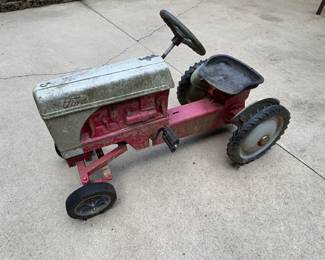 FORD PEDAL TRACTOR
