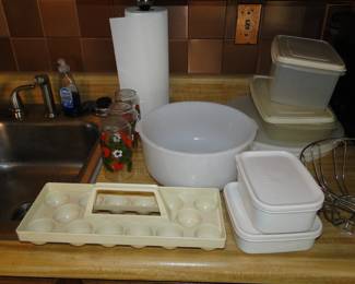 Various storage items for your eggs and left overs