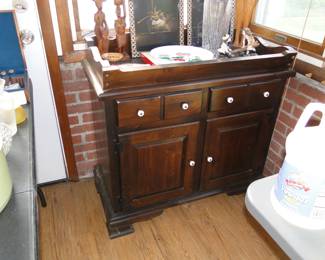 Dry sink, perfect project piece, that offers lots and lots of storage