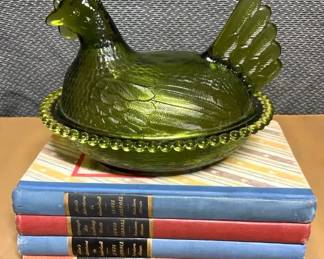 Lidded glass hen dish