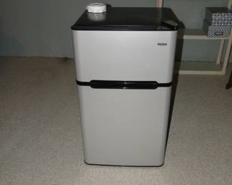 Mini fridge, perfect for dorms, garages, or basements