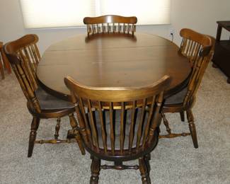 There we go! Table and four chairs, with additional leaves too