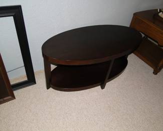 Very nice oval table