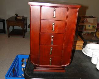 Kinda, Mid Century Modern, kinda, Art Deco.  Super stylish jewelry case
