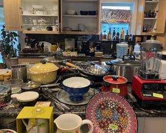 Full kitchen, great appliances and coodware