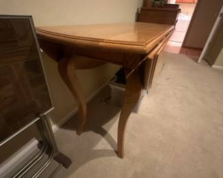 Drop leaf table (side view)