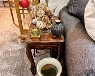Set of nesting tables.