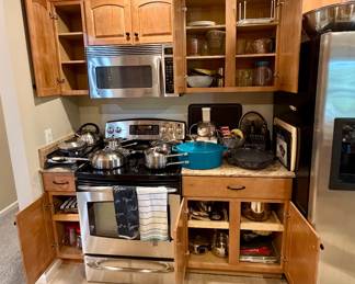 Full kitchen.