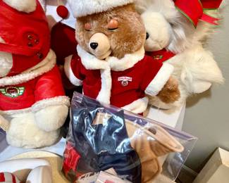 Teddy Ruxpin,with tapes and books.  Needs repair.