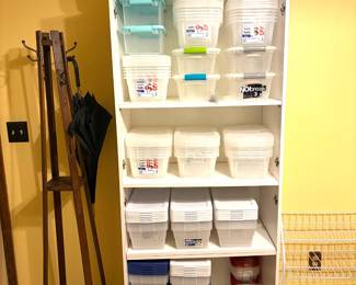 Storage containers 