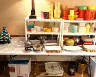  a collection of vintage Tupperware kitchen containers and vintage t.v trays. 