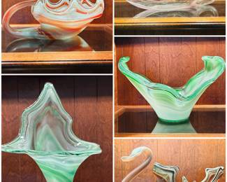 MCM vintage Sooner Glass swan bowls.
