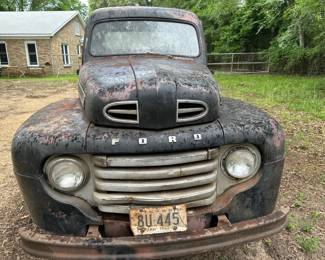 1949 F1 - FORD PICK-UP - Head Six - Everything is there for a make over. The Bodyis in good shape.