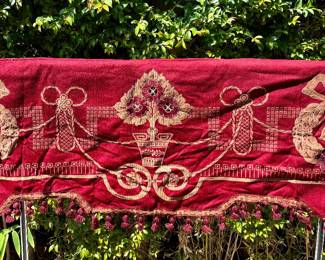 Valance w/Wreaths & Bows