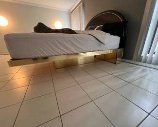 Platform bed king size 