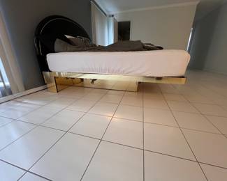 Platform bed king size 