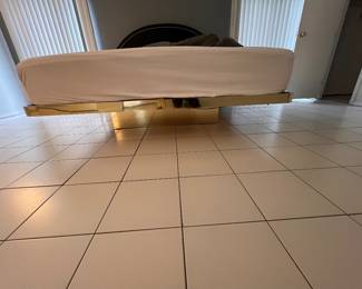 Platform bed king size 