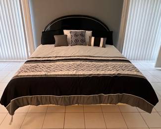 Platform bed king size 