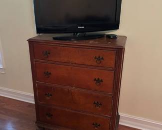 2 of 4 Piece Antique Bedroom Suite 