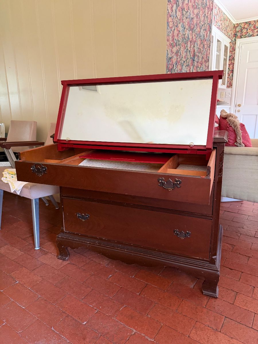 Dresser/Vanity